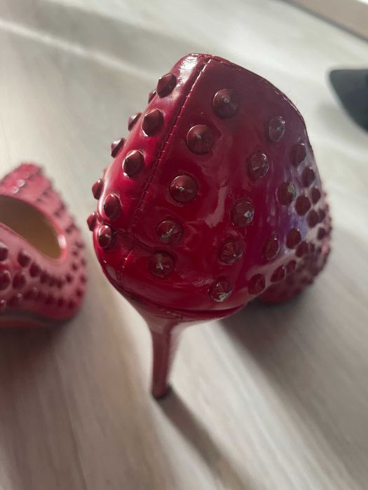 Секси обувки в червено