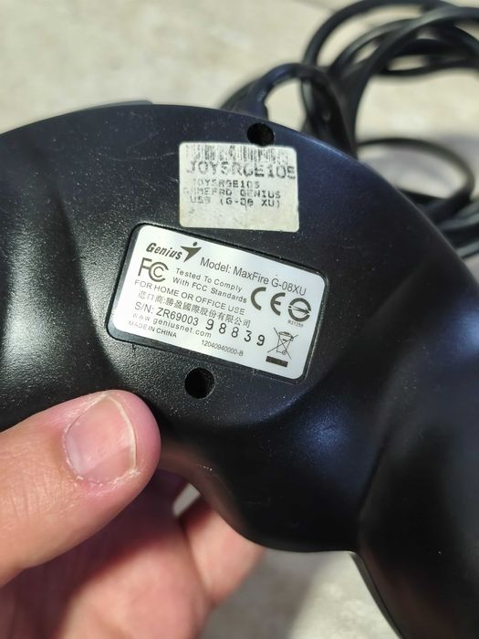 Controller cu fir Genius MaxFire G-08XU, 30 lei doar in Cluj