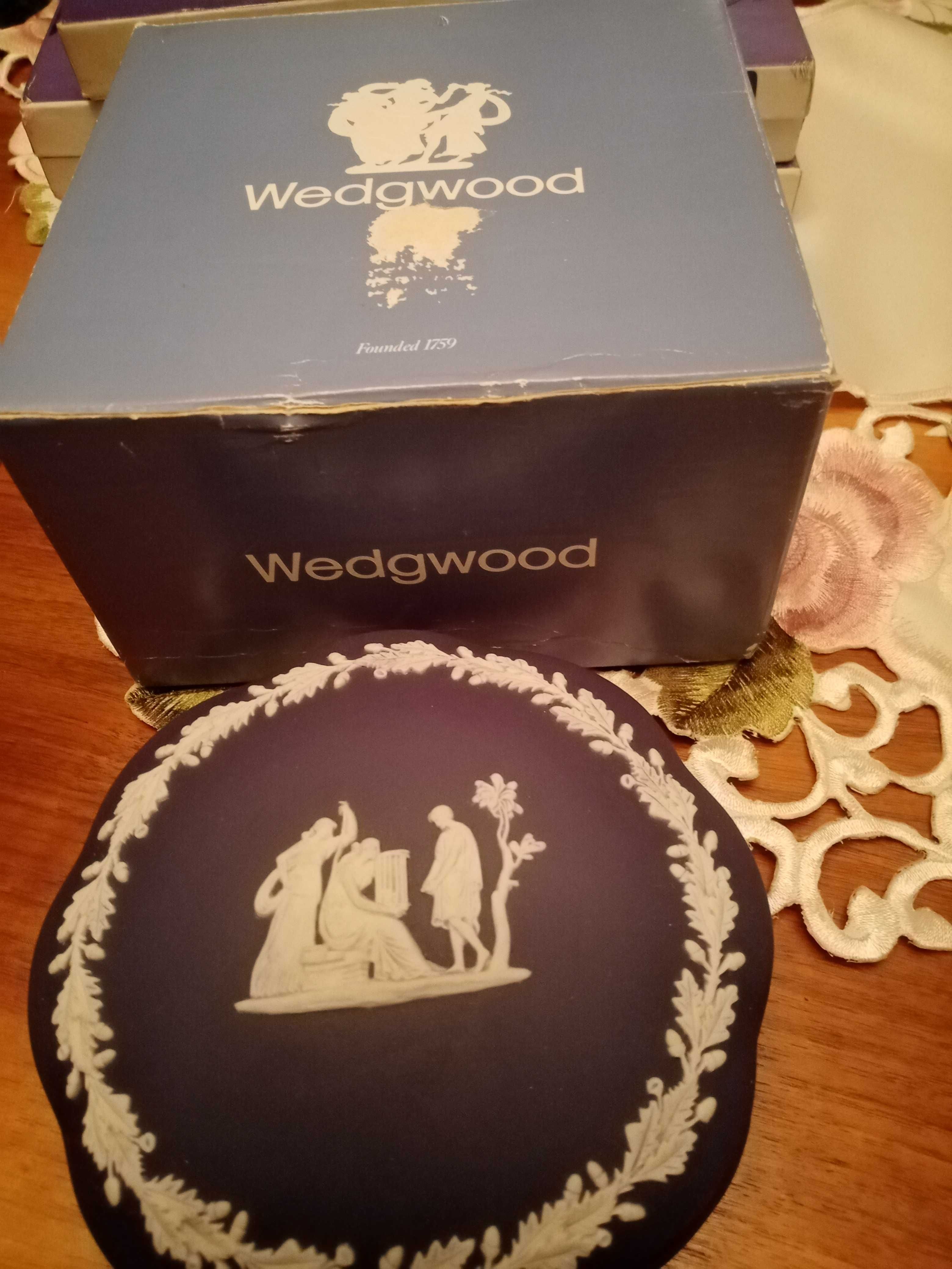 Vand bomboniera Wedgwood in cutia originala