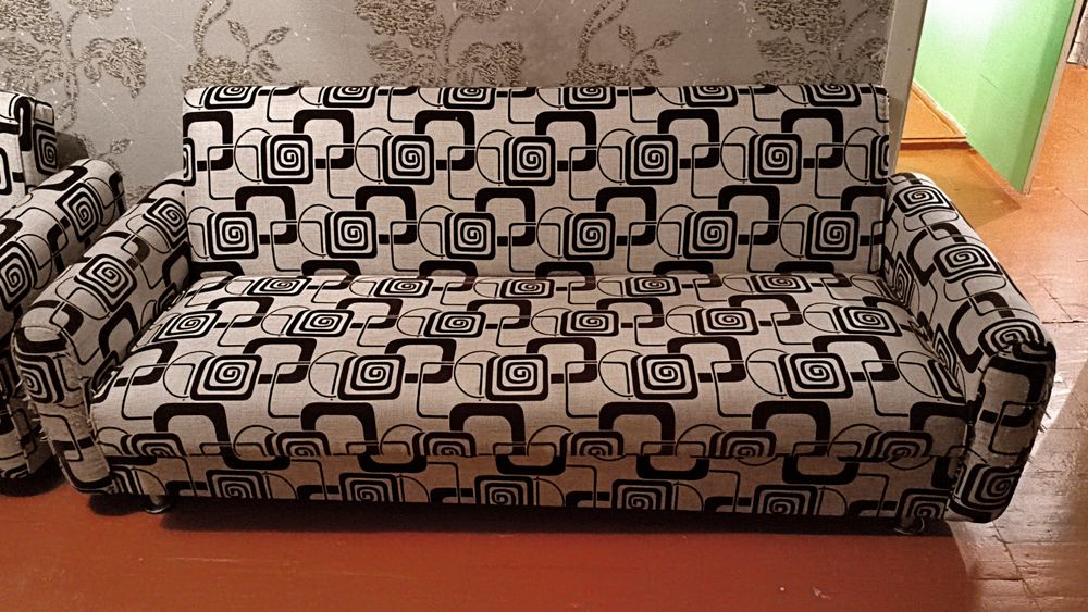 Продам два дивана и два кресла