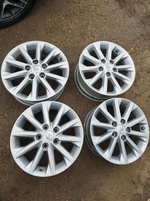 Продам оригинальные диски Тойота R16
