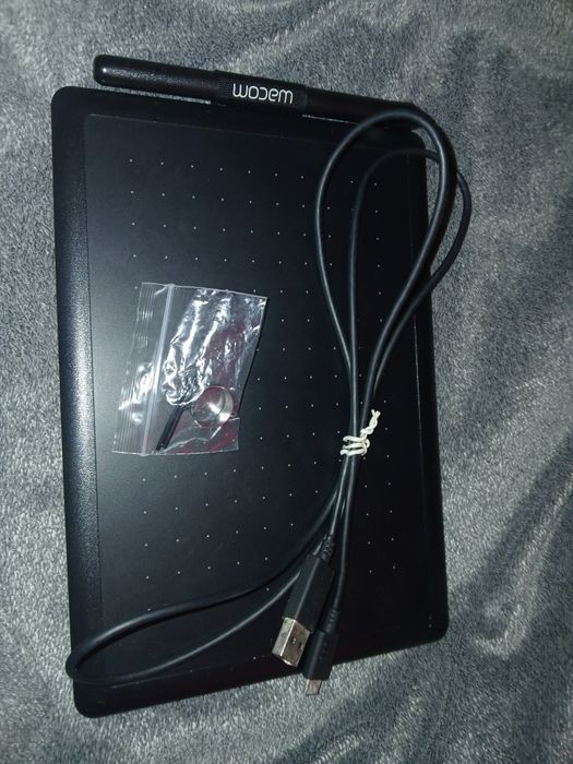 Tableta grafica Wacom One Small, Negru/Rosu