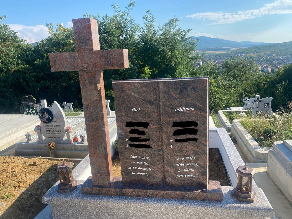 Morminte cruci cripte capace vaza felinare din granit