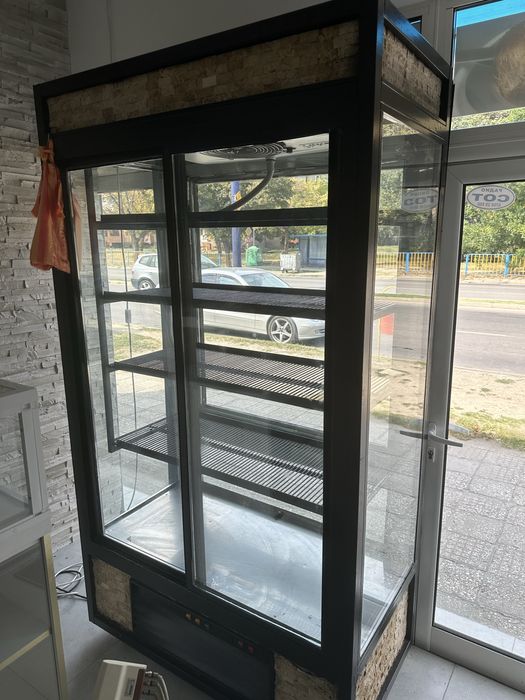 Хладилна витрина