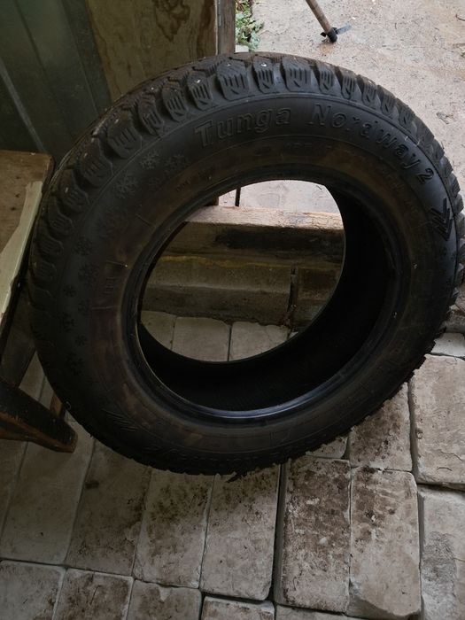 Продаю зимние шипованые  шины R 15