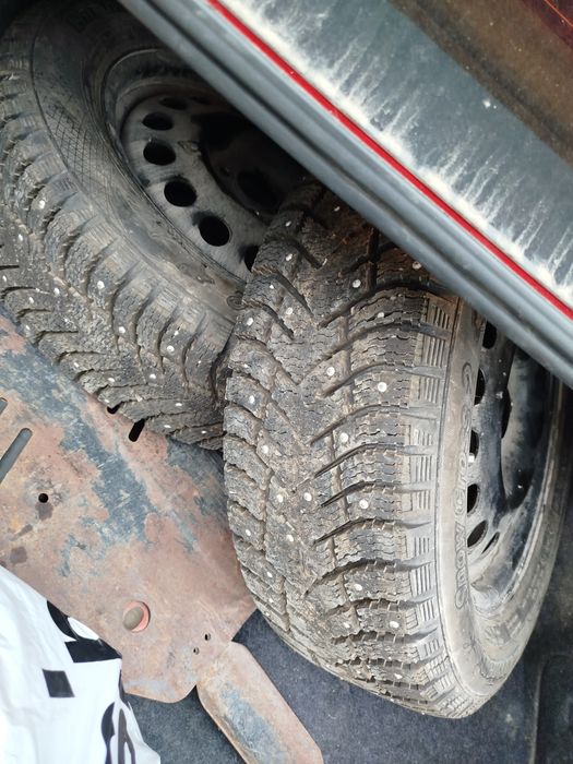 Шины шипованные R16  205/60 , состояние отличное. Пол сезона откатал,