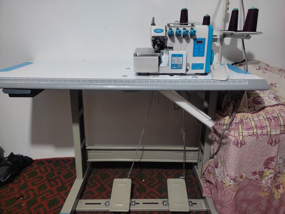 Швейная машина прямострочка,оверлок