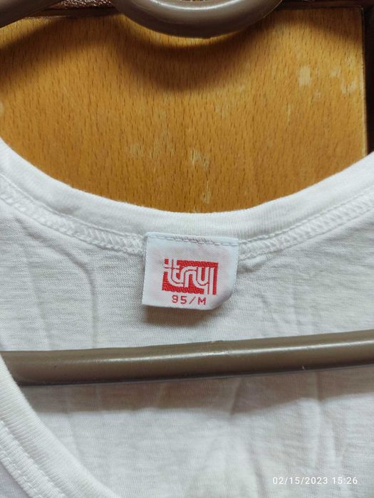 Тийнеджърски спортни дрехи в отлично състояние-фанелки, суичъри