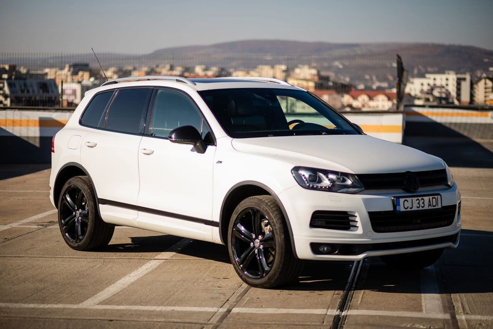 VW Touareg R-Line/CarPlay/360°/ACC/WEBASTO/ Panoramic/Keyless, Perne