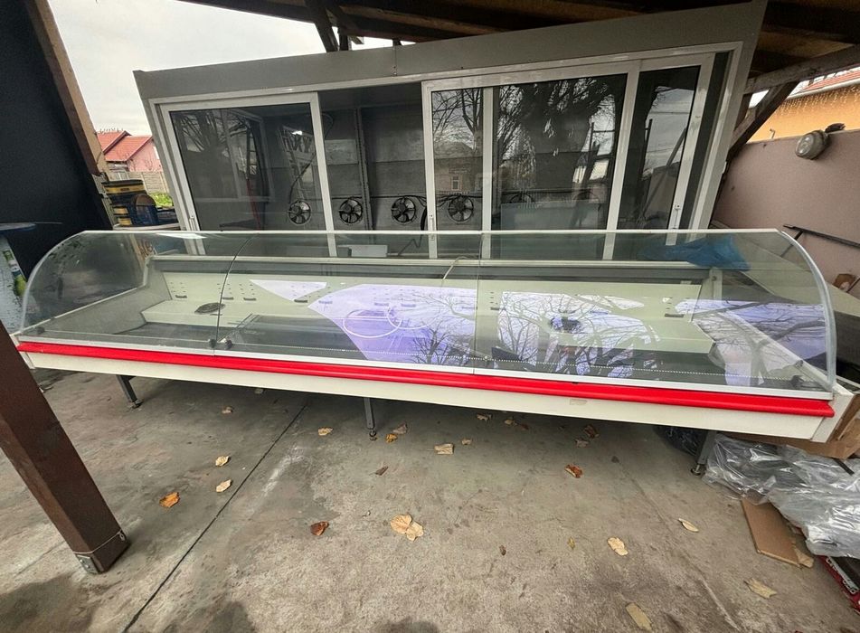 Vitrina mezeluri  / lactate