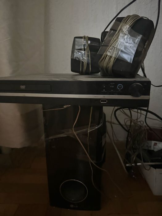 Продавам Домашно кино LG