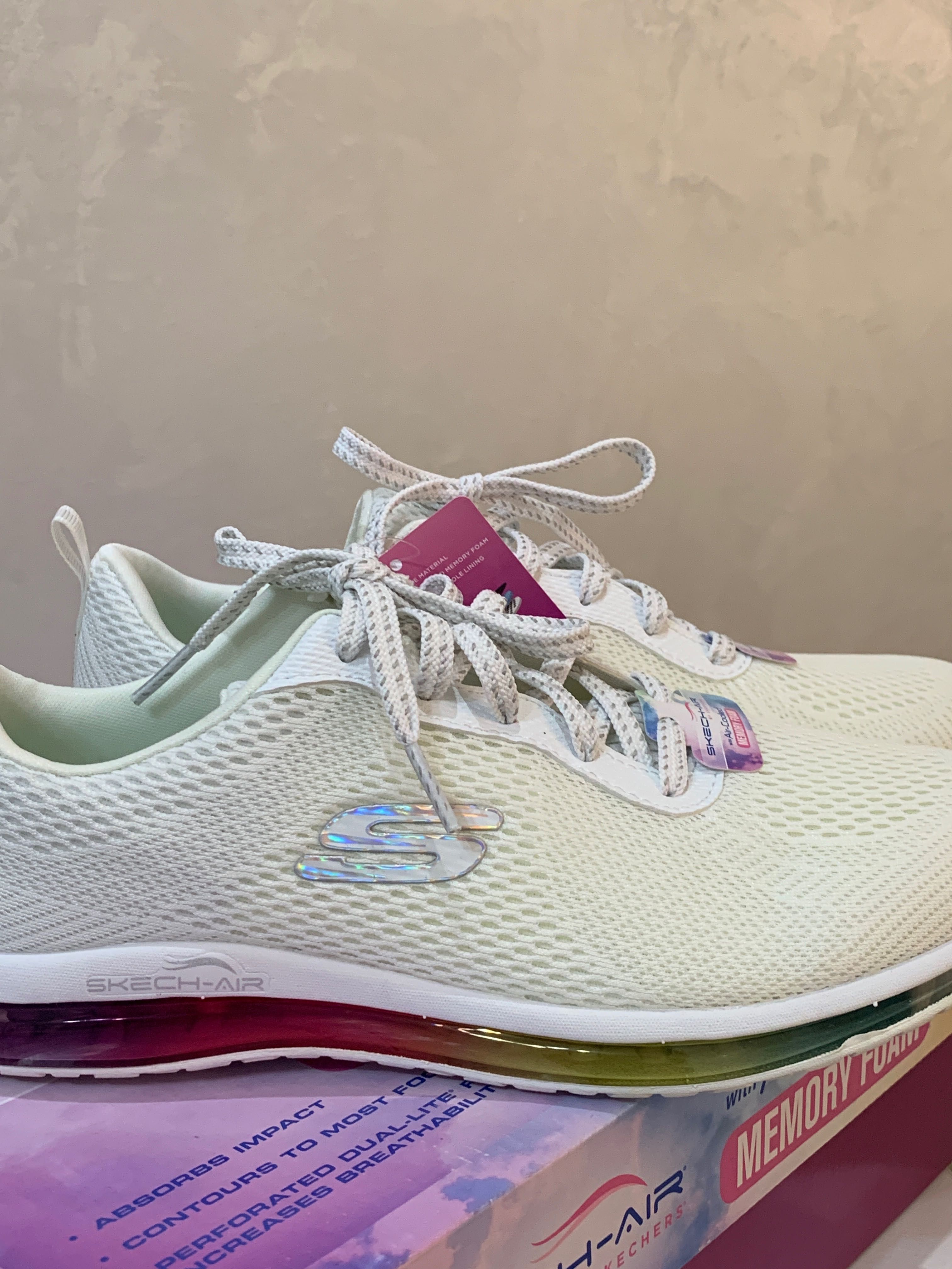 Кроссовки SKECHERS новые с коробкой       Memory Foam Air Cooled