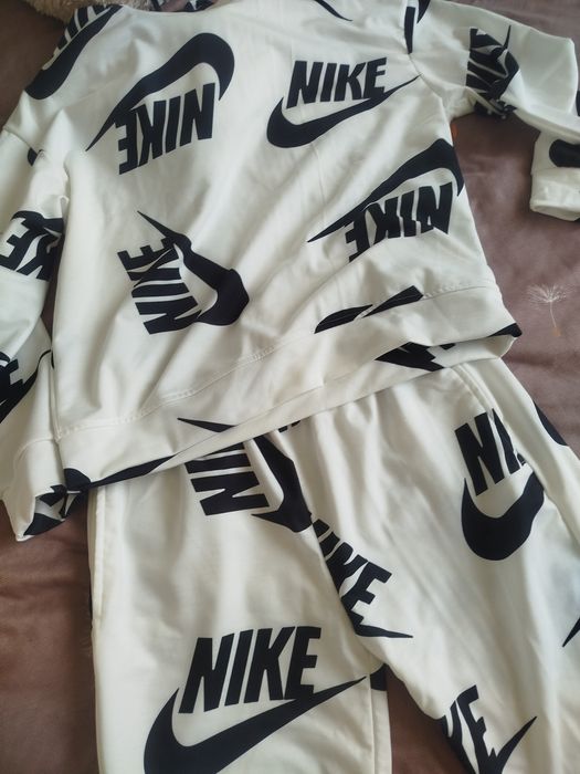 Продам костюм тонкий