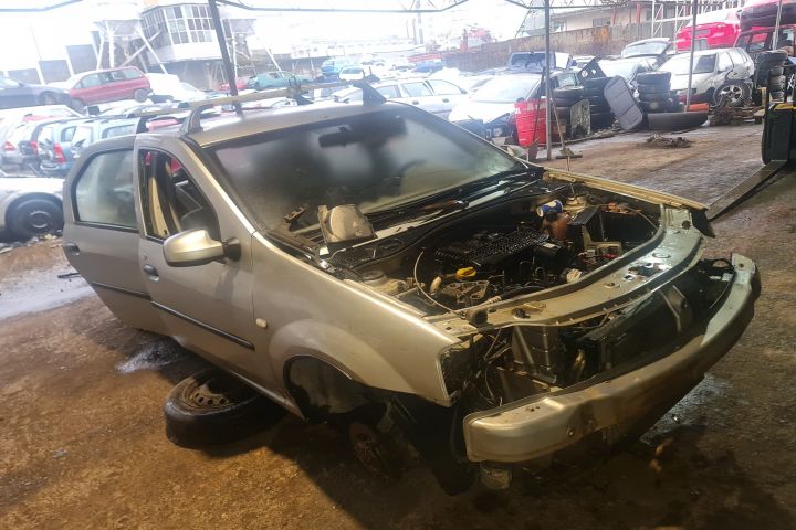 Consola centrala Dacia Logan prima generatie