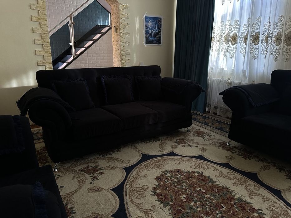 Продается мягкая мебель для гостиной.