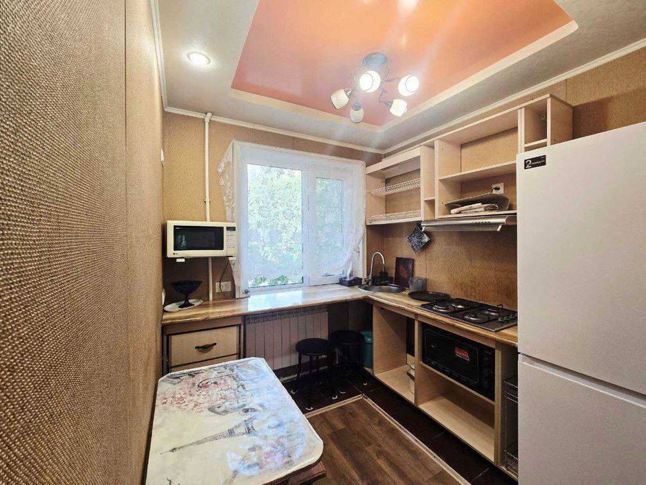 **Продам 3х кварт.с квадратным коридором во 2 мкр р-н 20 Лицея