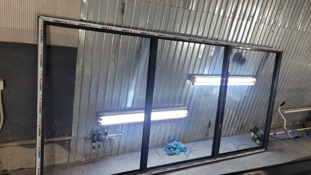 Producem la comanda geamuri și usi de Aluminiu Termopan sau Tripan