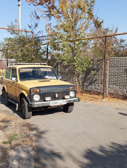 Продаёт автомобиль