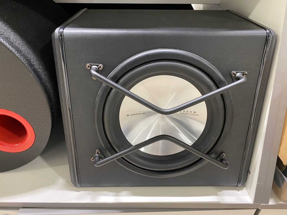 Сабвуфер Pioneer v8 1800ват