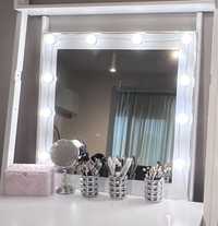 Oglinda make-up cu leduri aplicate
