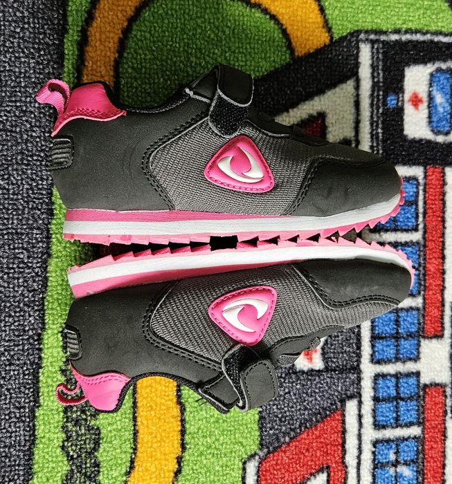 Adidași marimea 27