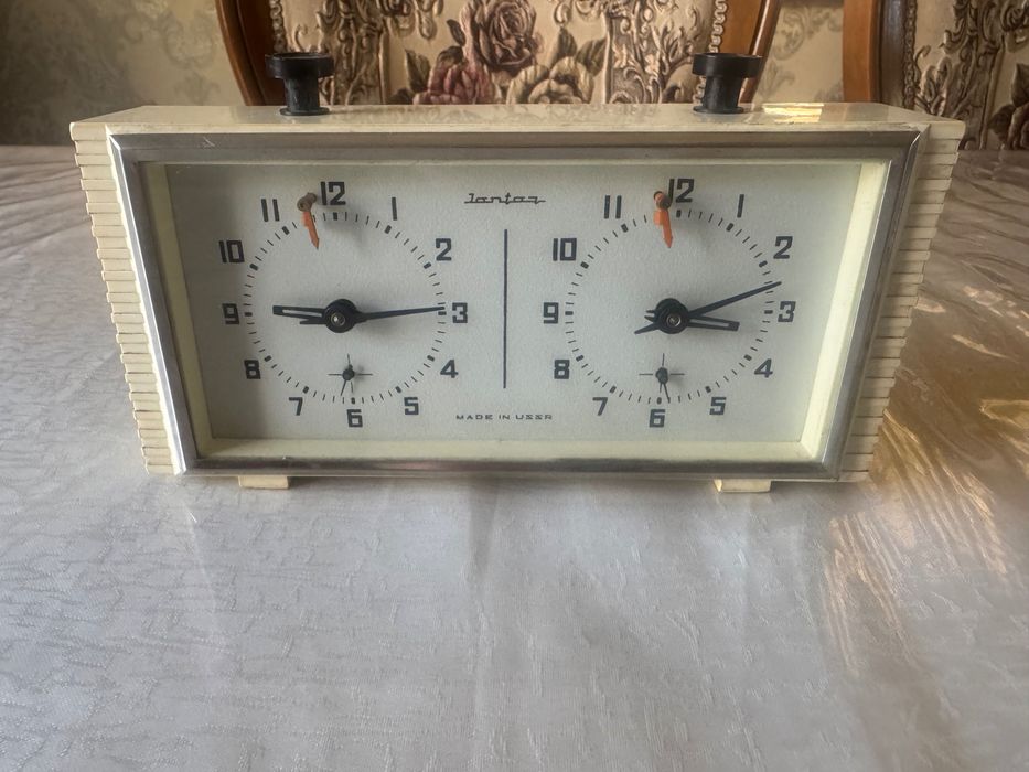 Продам свои шахматы, шахматные часы, шахматные книги, программы