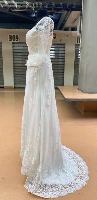 Rochie mireasa cu corset reglabil, purtata in 2023