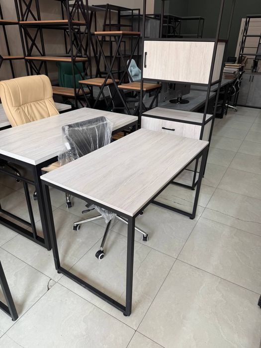 Ofis uchun zamonaviy stol mebel parta