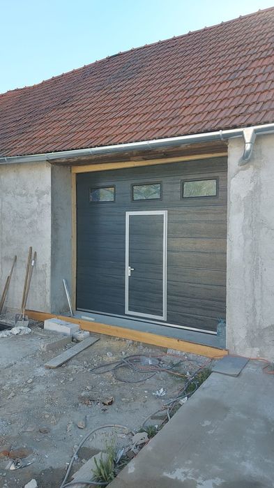 Usi de garaj producător