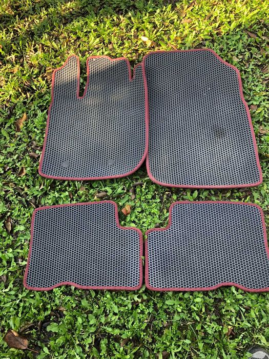 Два комплекта стелки за Dacia Duster 2021 година