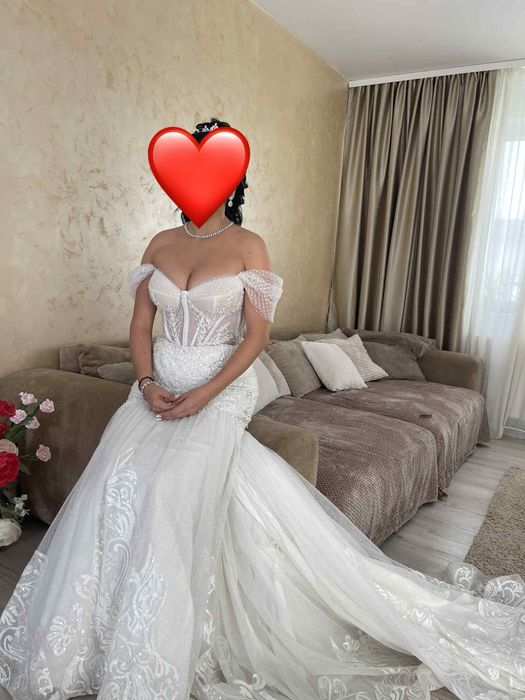 Vand rochie de mireasa cu trena model mila nova