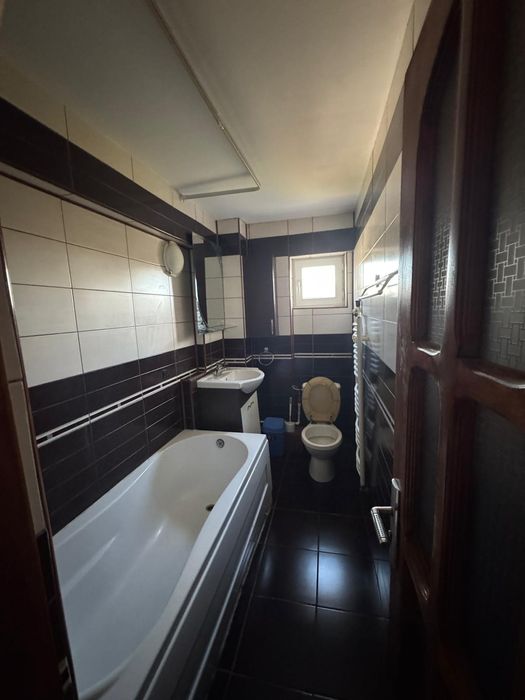 Inchiriez ap 3 camere