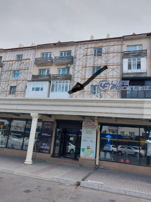 Пластиковый балкон полность остеклен, б/у