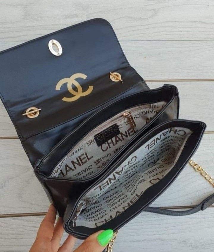 Geanta damă cu maner, logo metalic,două compartimente,saculet,eticheta