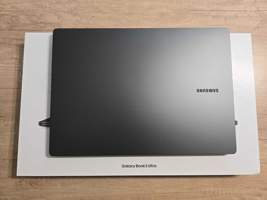 Samsung Galaxy Book 3 Ultra (13700H / RTX 4050 / OLED)