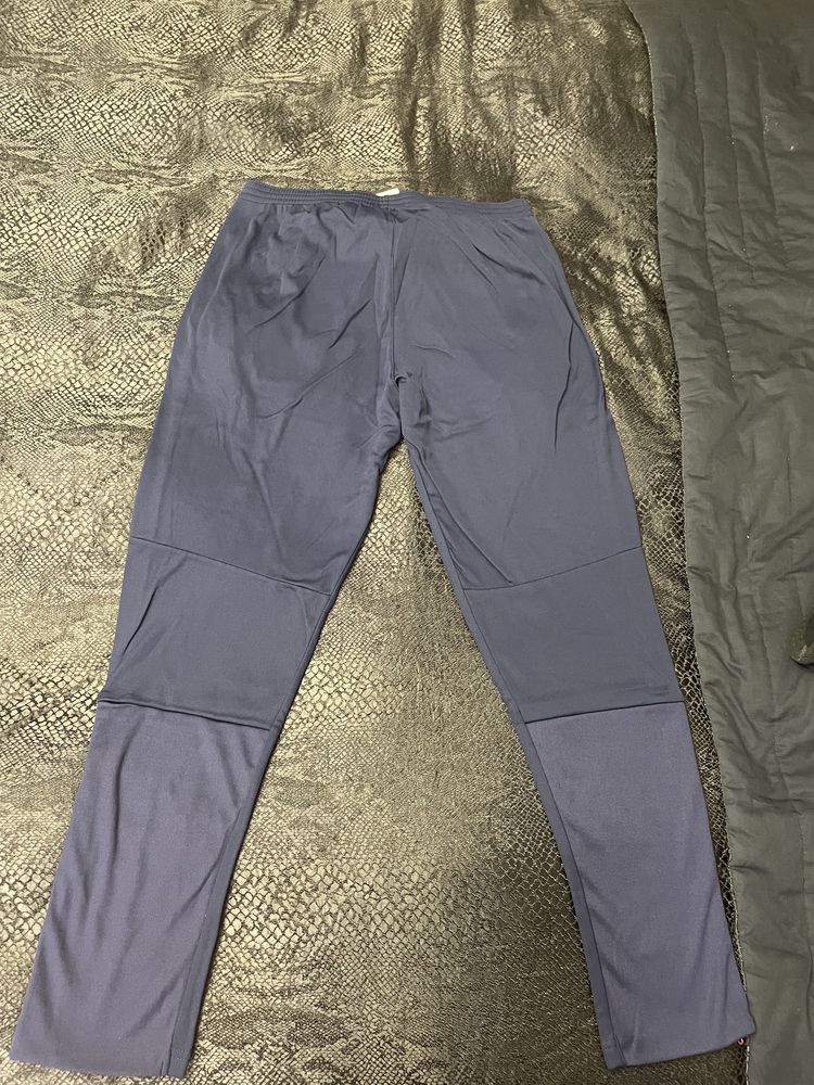 Pantaloni de trening Errea