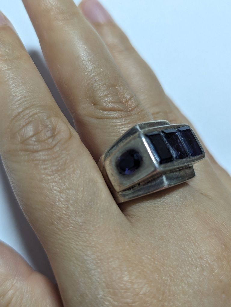 Vand inel masiv, vintage, argint cu safir sau iolit