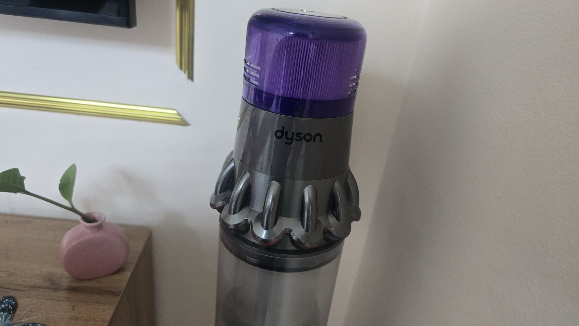 Продам Dyson пылесос. Срочно!