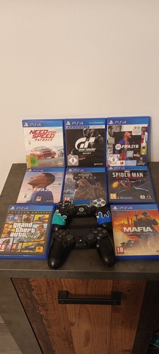 PS4 Slim 500GB cu 2 controllere si 8 jocuri, cu cutie originala