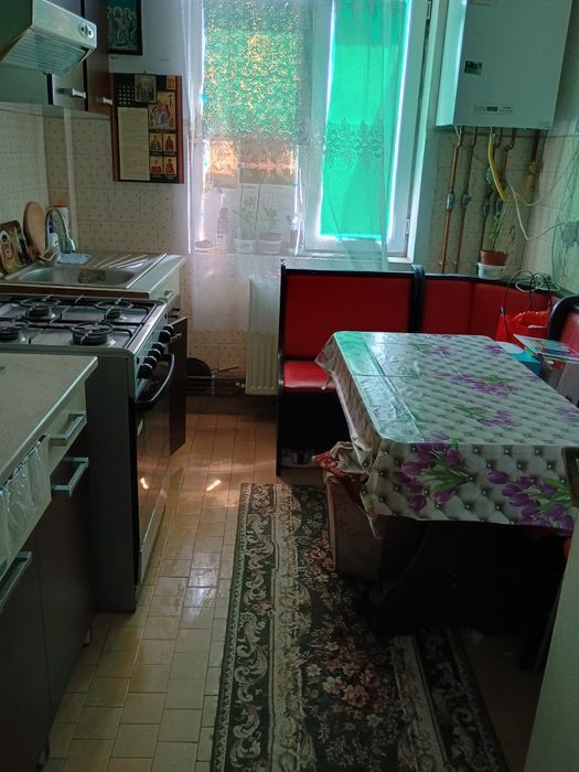Doamnă pensionara,primesc in gazda una fata nefumatoare zona Podu Ros.