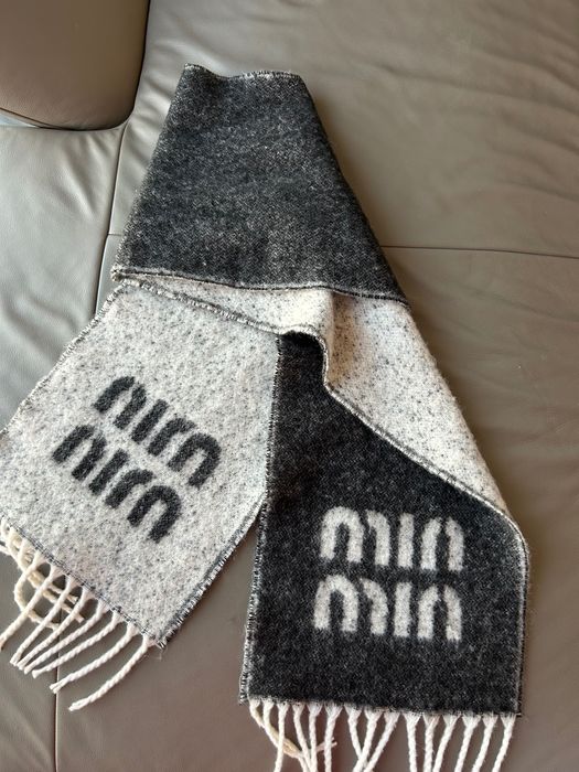 Зимен шал Miu Miu