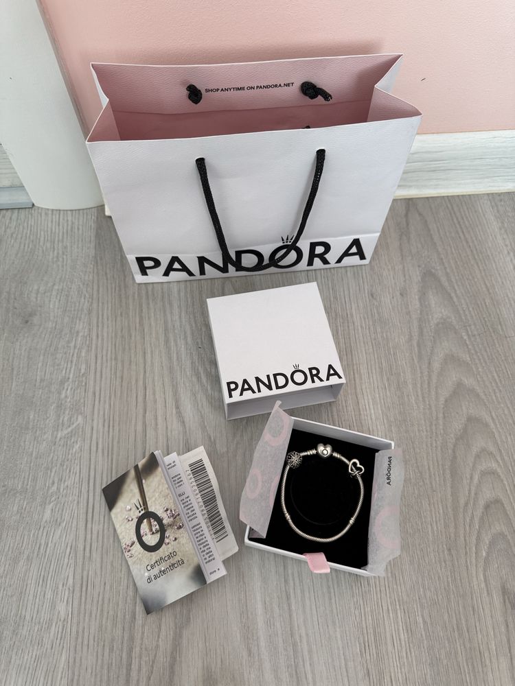 Pandora гривна с две чармчета