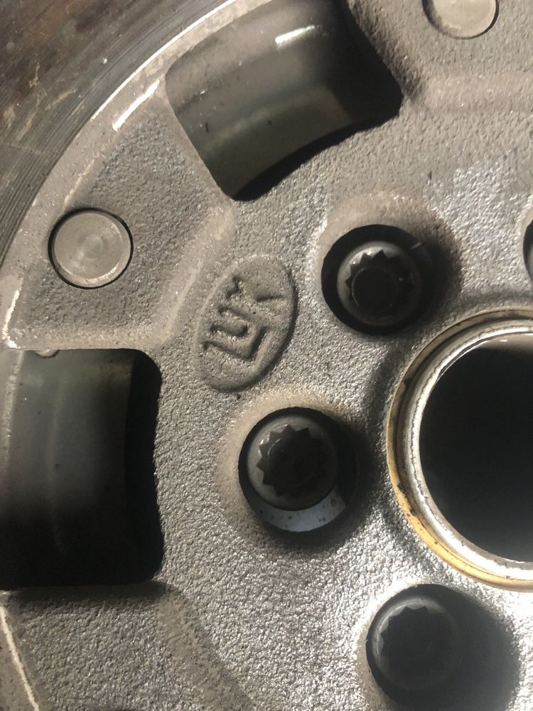 Ambreiaj Volanta masa dubla placa disc Vw Passat B8 2.0 tdi 04L105286L
