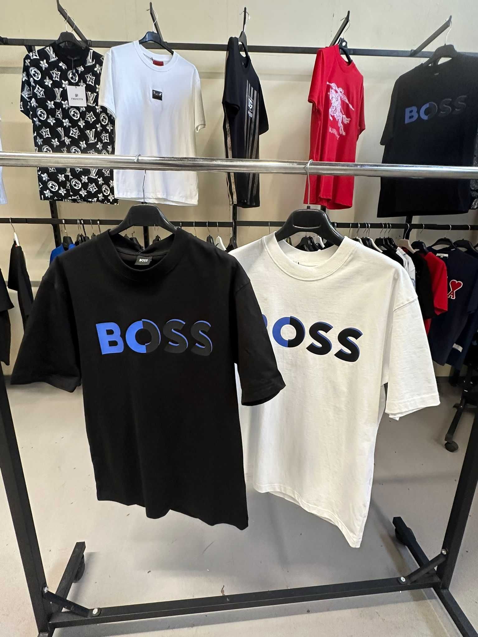 Tricou  barbati PREMIU,M- BOSS  model nou  2025