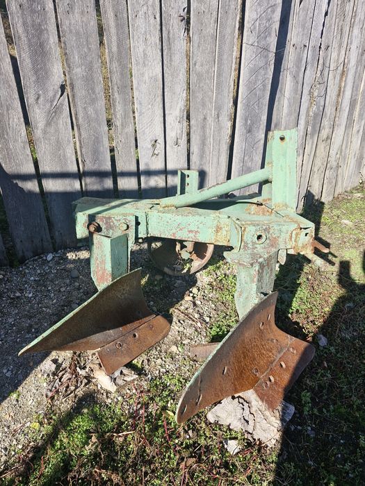 Plug Tractor de vânzare