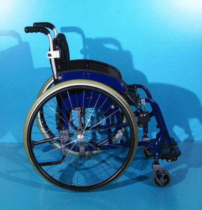 Scaun cu rotile din aluminiu activ Sopur - latime sezut 42 cm