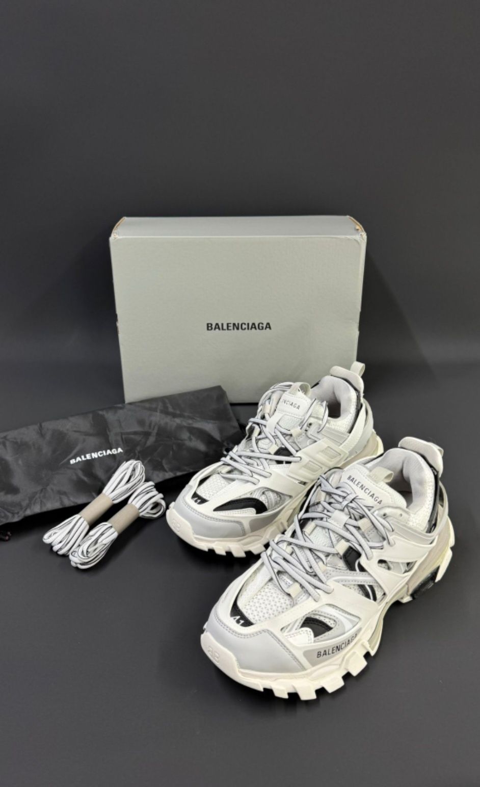 Нов цвят  Balenciaga truck