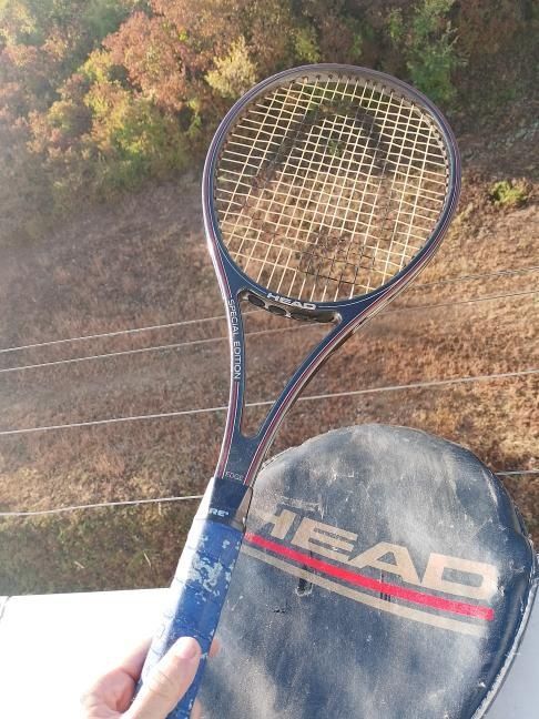 Ракета за тенис на корт