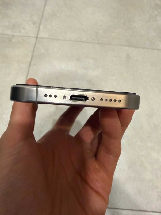 iPhone 15 Pro 256Gb baterie 100%, ca nou, garantie, natural titanium