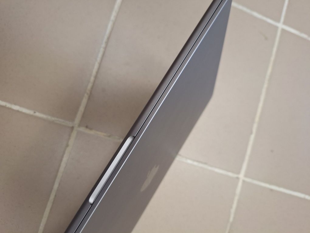 Лаптоп Apple MacBook Air 15" (2023) • заключен